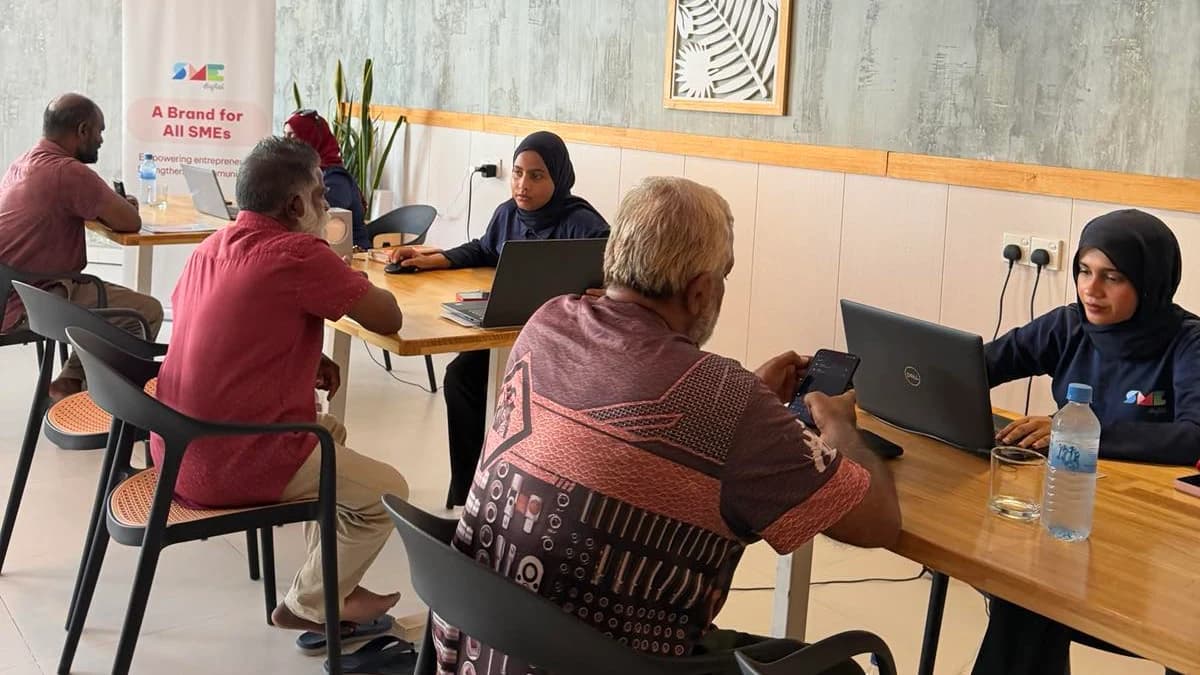 SME Digital staff meet business owners during its Kulhudhuffushi engagement programme, held from 27 September to 5 October 2026.