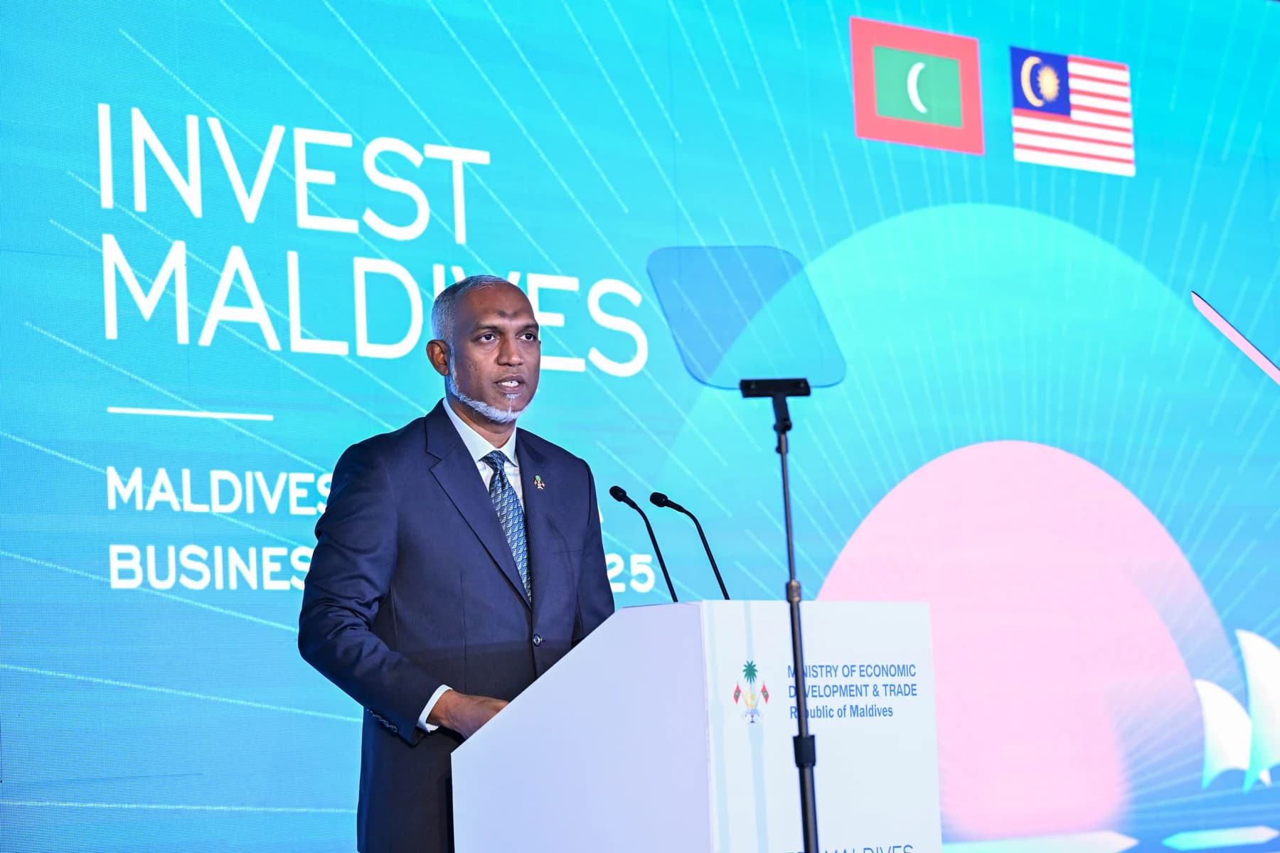 President Mohamed Muizzu addresses the Maldives–Malaysia Business Forum in Kuala Lumpur on 28 April 2025.